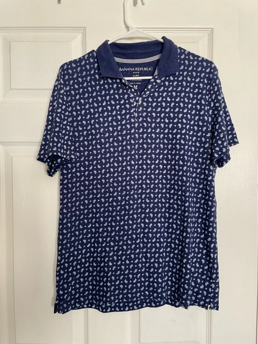 Banana Republic Vintage Mens Size Medium Navy Polo with Light Blue Paisley Print